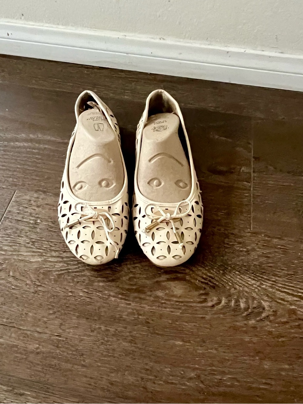 WHIT Cream Laser-Cut Bow Detail Ballet Flats - Picture 2 of 12